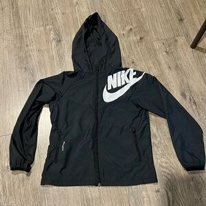 Nike Youth Black Packable Windbreaker Rain Jacket Medium NWOT new never worn
